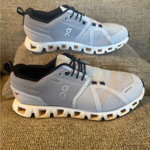 On Running Waterproof Women’s Light Gray Athletic Shoes Size 8